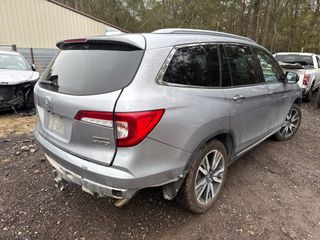 2021 Honda Pilot AWD Touring 8 Passenger - Exterior Rear Right Corner Image